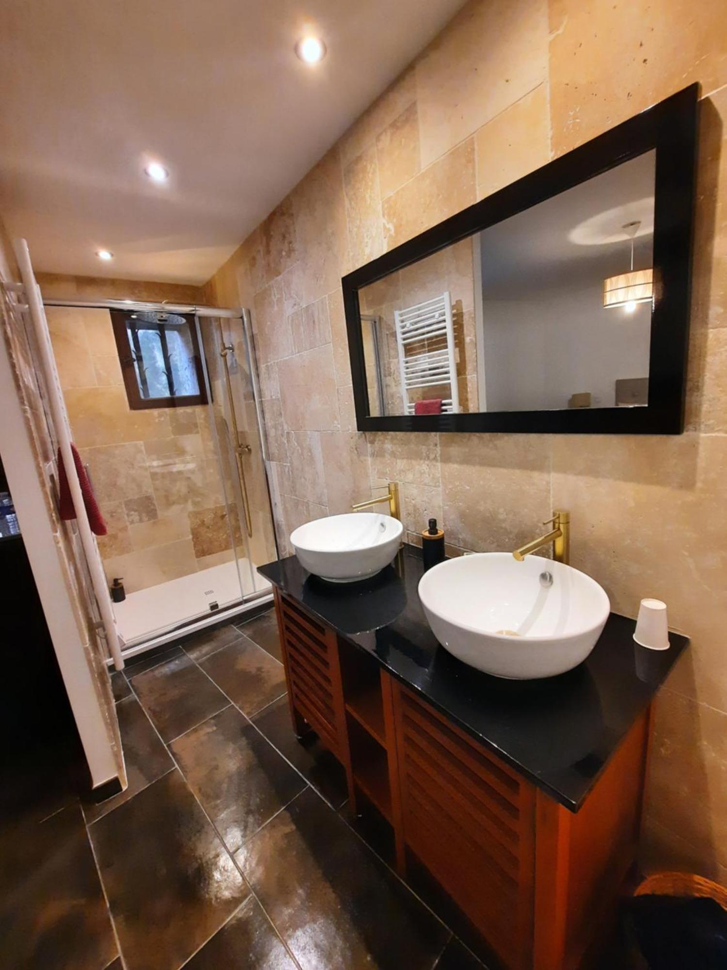 La Bonbonniere Gite De Charme Avec Jacuzzi Malaucene Luaran gambar